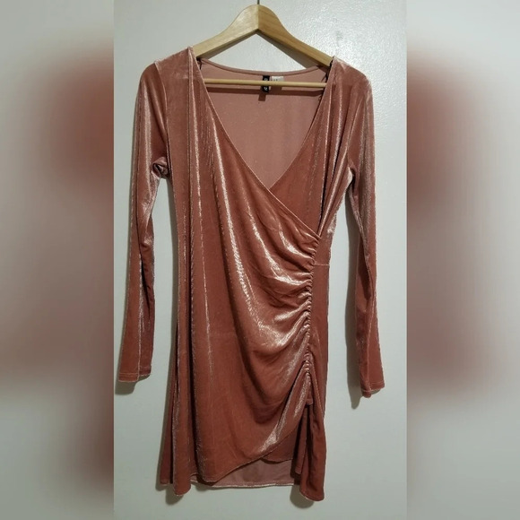 H&M long sleeve velour  dress - Picture 1 of 3